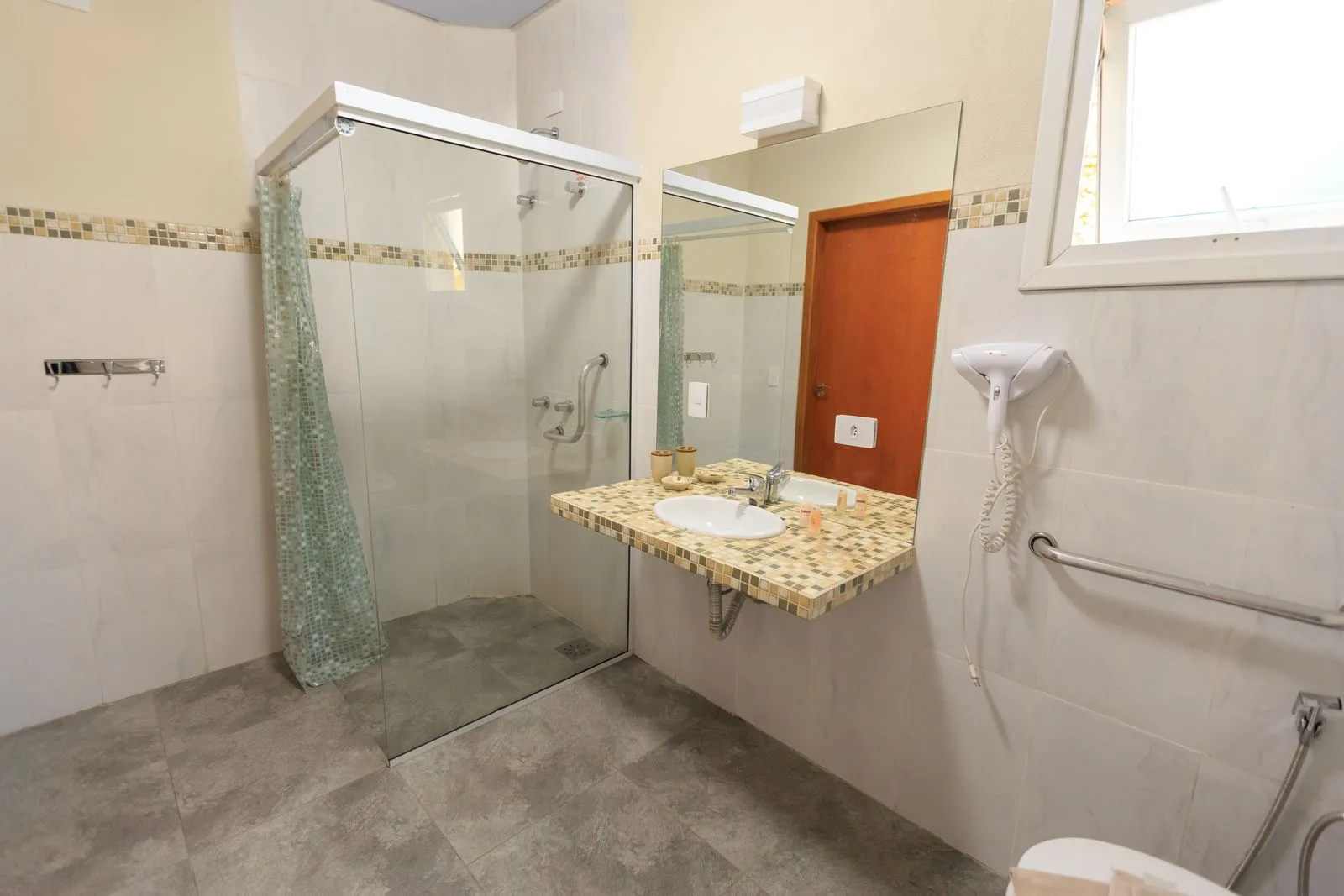Décomposer le coût d'une douche de plain-pied, du receveur à la pose.